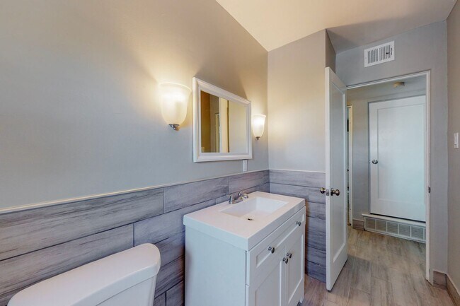 Building Photo - UPTOWN RENOVATED 3 Bedroom 2 Bath with garage