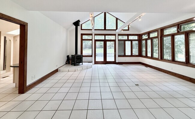 Building Photo - 15 Harvey Pl