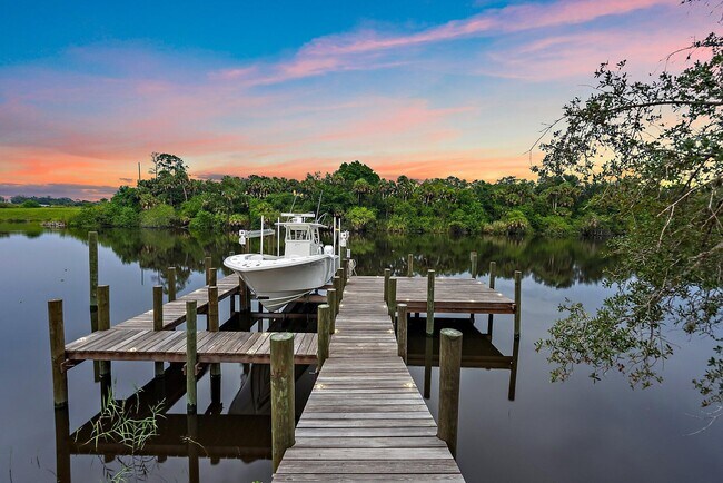 Building Photo - 12955 SW Kanner Hwy