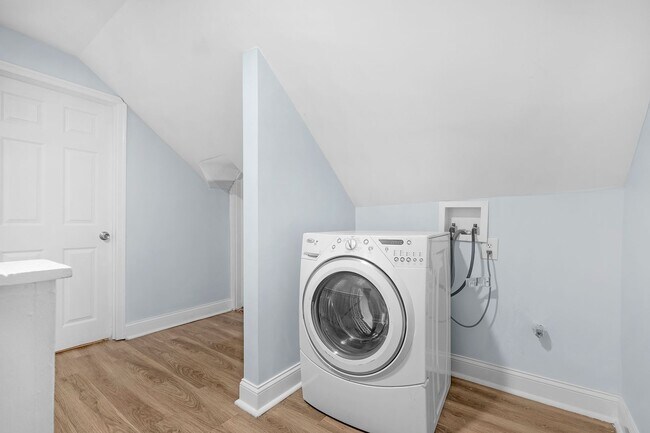 Building Photo - 3501 Oakmont Ave