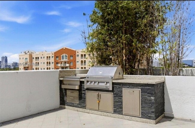 Building Photo - 3180 SW 22nd Terrace