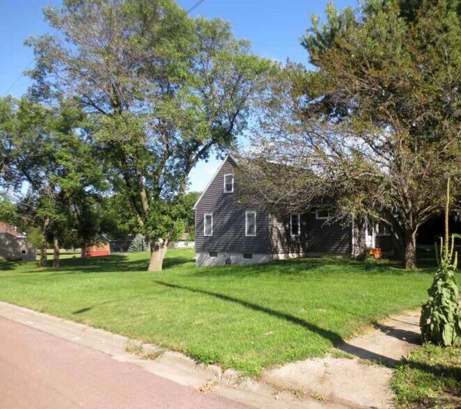 Building Photo - 400 Mound Ave