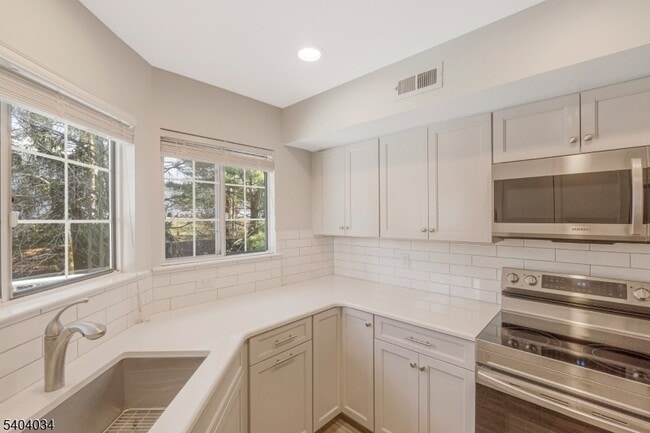 Building Photo - 20 Academy Ct