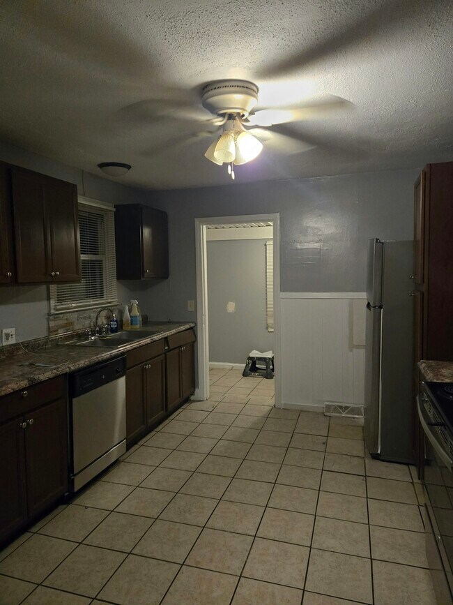Building Photo - 3602 Rose Dr