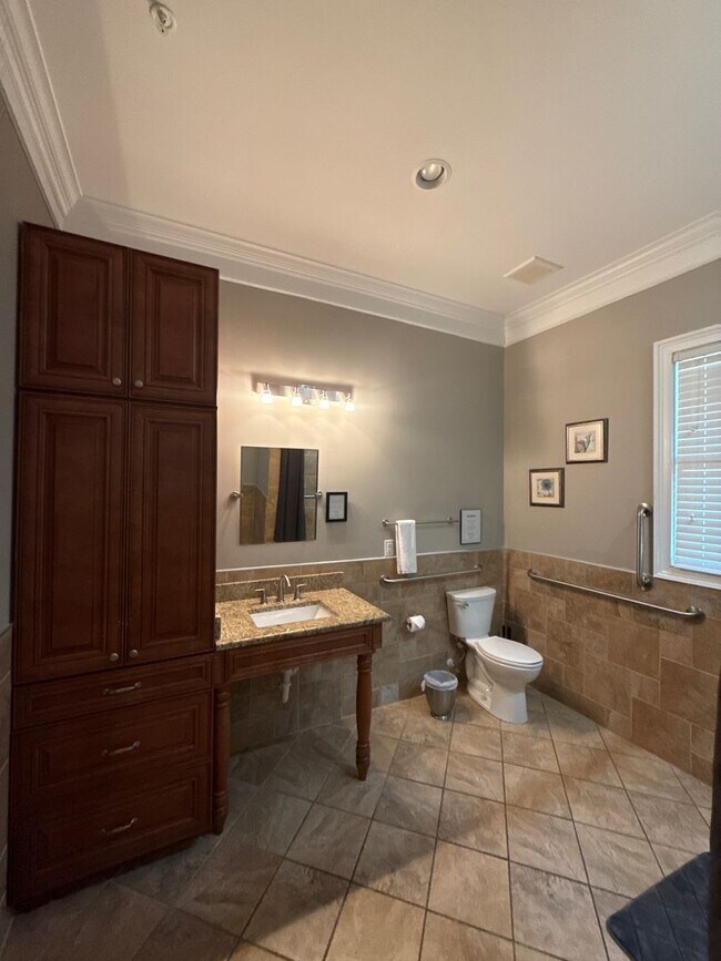 Building Photo - Mint Hill