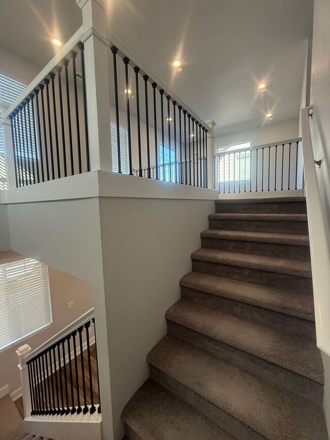 Building Photo - Beautiful 3-Bedroom + Bonus Loft Home in B...