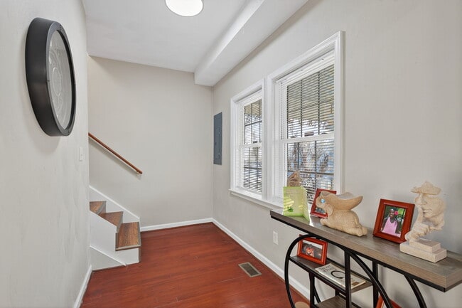 Building Photo - 2818 Tidewater Dr