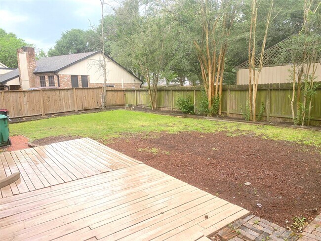 Building Photo - 22303 N Fork Dr