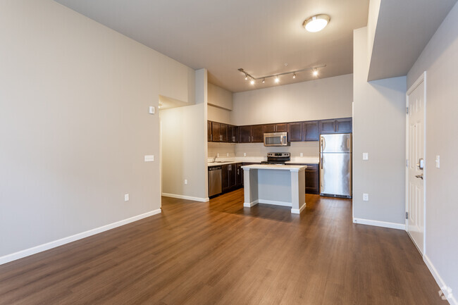 2BR, 2BA - 962 SF - West Parc