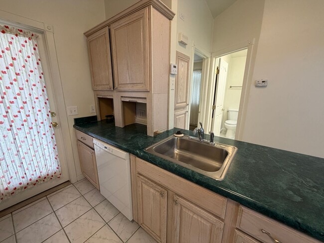 Building Photo - Cozy 1 Bed 1 Bath, 55+ Community