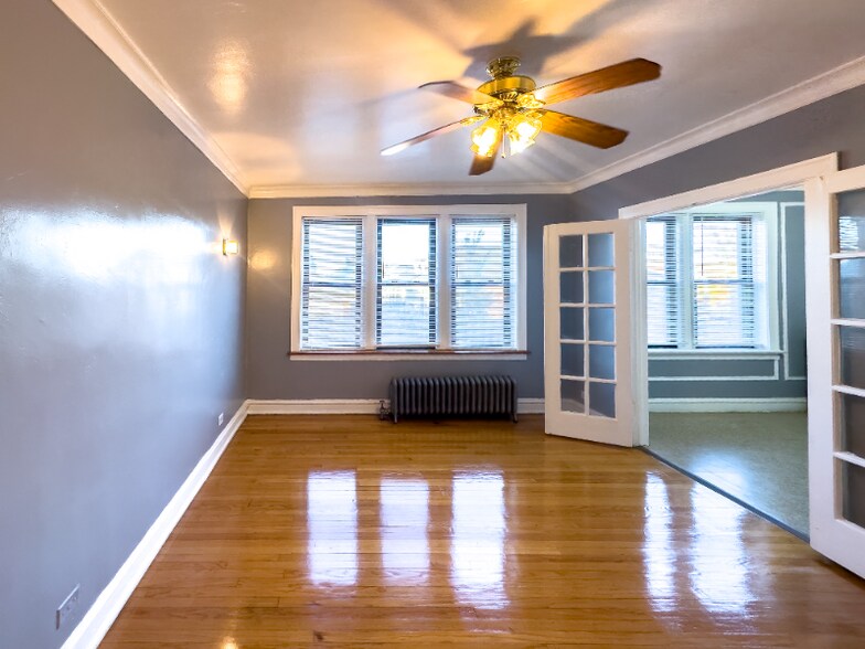 Building Photo - 1553 W 83rd St