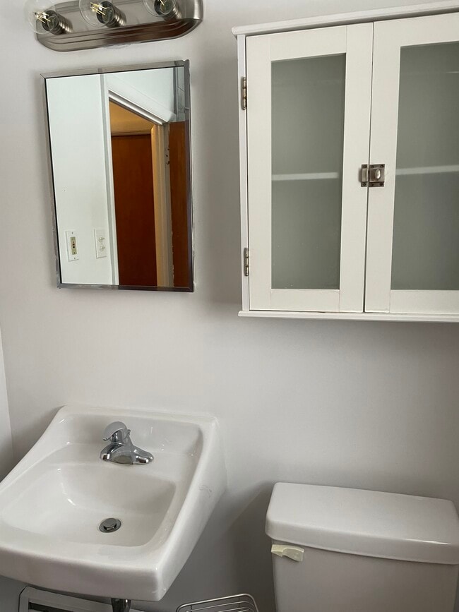 Building Photo - 117 Briarwood Dr