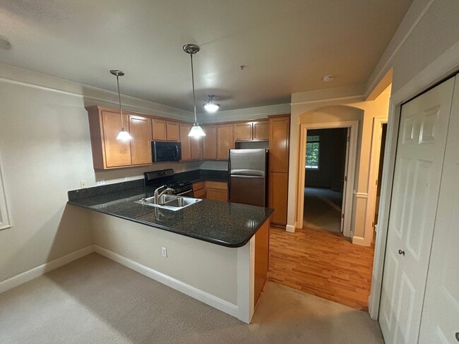 Building Photo - 2B, 2BA Top-Floor condo in South Renton wi...