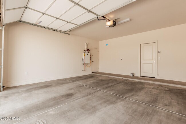 Building Photo - 6528 N 15th Dr