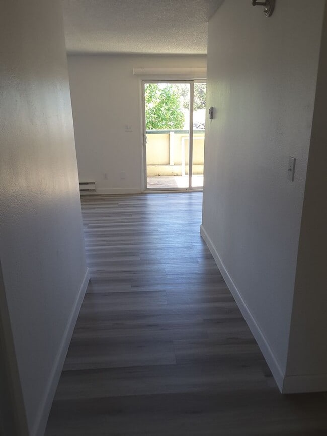 Building Photo - NEWLY REMODELED, SPACIOUS 2 BEDROOM 1 BATH CONDO IN WILDCREEK GARDENS