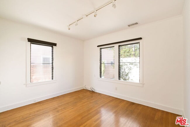 Building Photo - 813 N Orange Grove Ave