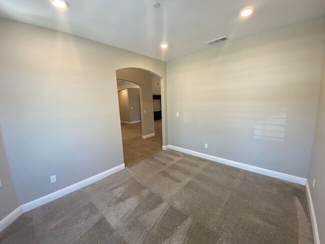 Building Photo - 3163 Parks Ave
