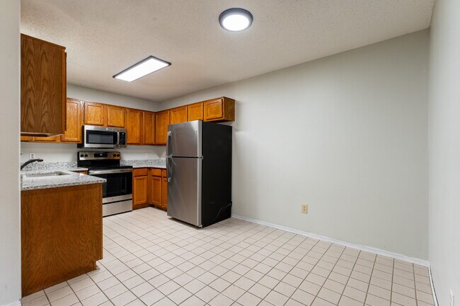 Building Photo - "Charming 2-Bed, 2-Bath Retreat with Grani...