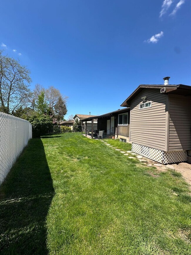 Building Photo - 1576 Plata Way