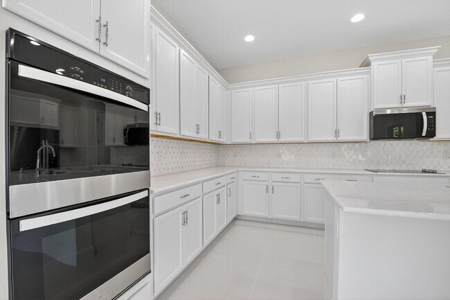 Building Photo - 15120 Wildwood Cir