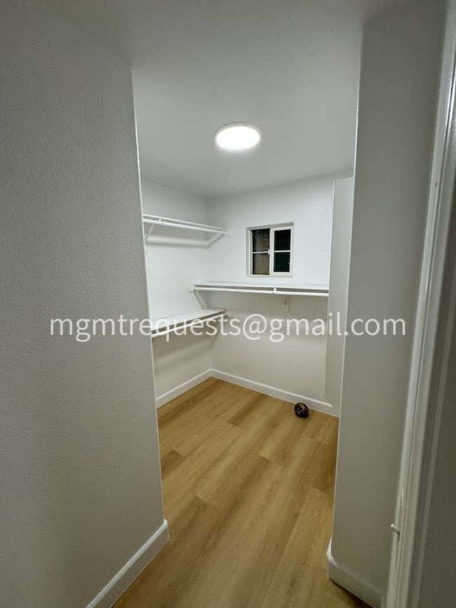 Building Photo - 11943 Olive St