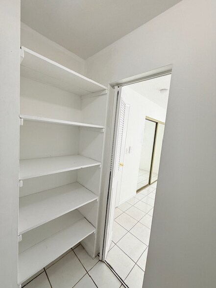 Building Photo - 1020 N 18th Ct