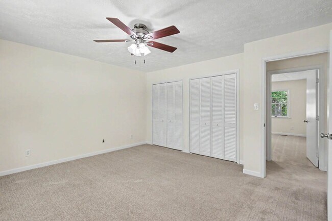 Building Photo - 151 Country Club Dr