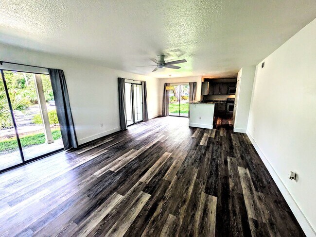 Building Photo - Annual UNfurnished renovated ground floor ...