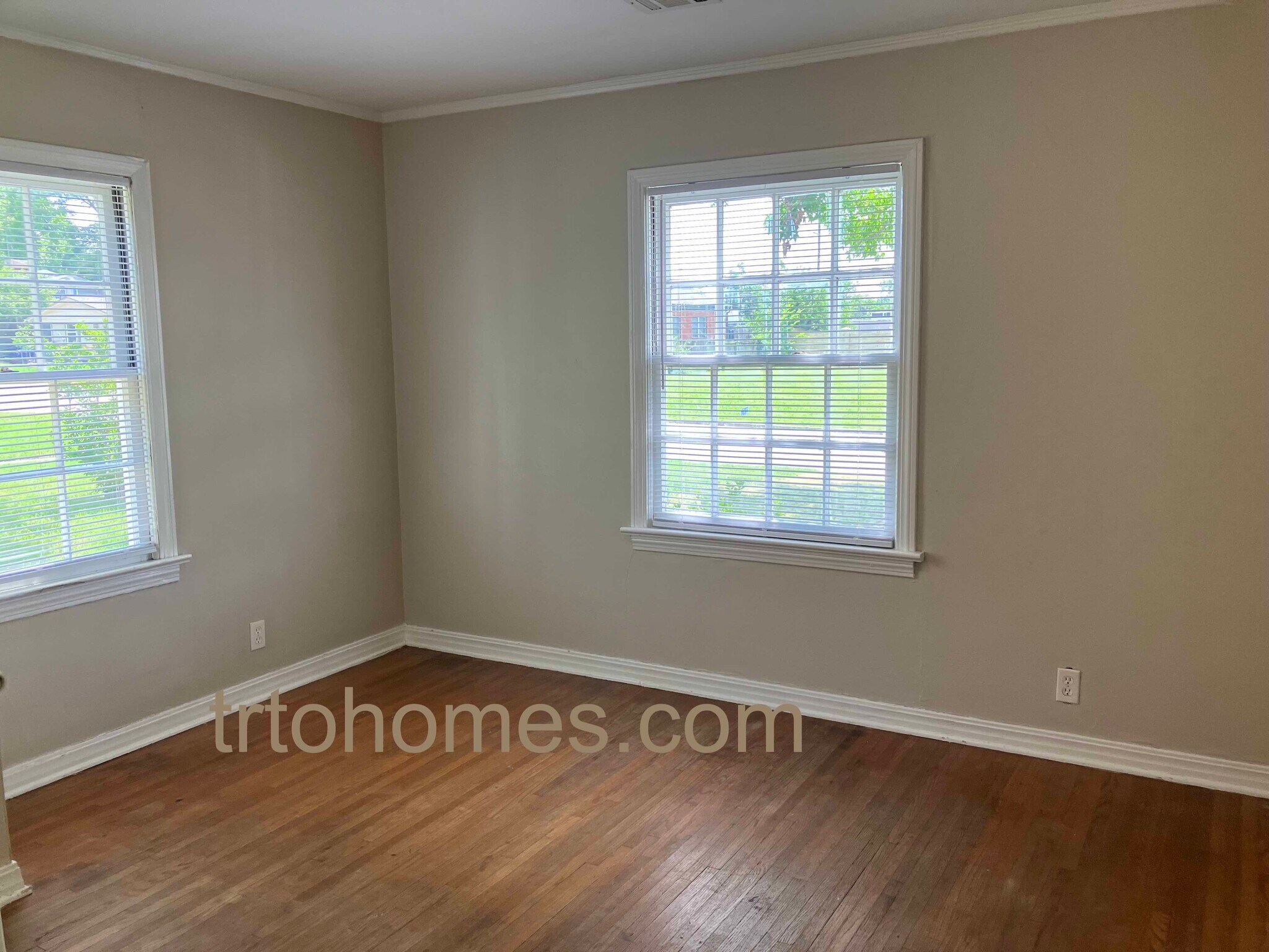 Building Photo - 1507 s indianapolis ave