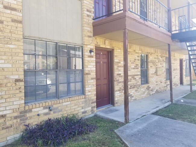 Building Photo - 1305 Brown Dr