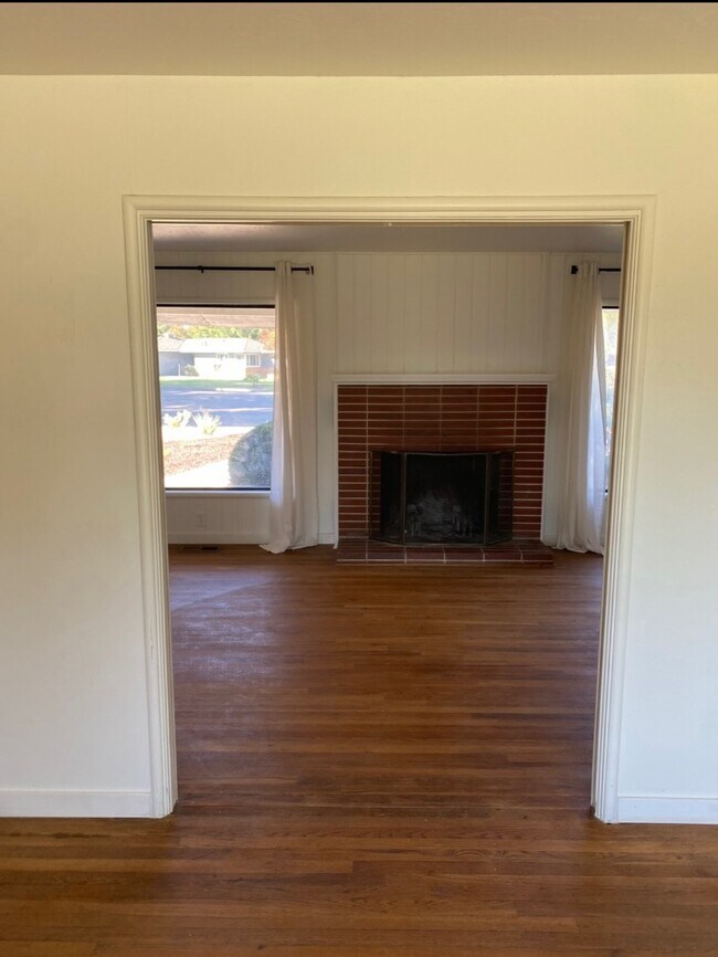 Building Photo - 109 S Park Dr