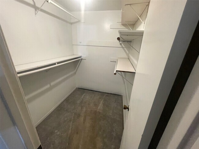 Building Photo - 4105 Vista Rd