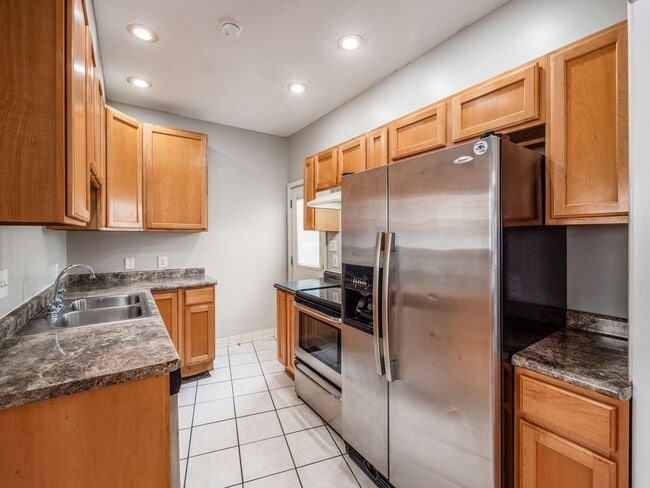 Building Photo - 193 E 2nd Ave