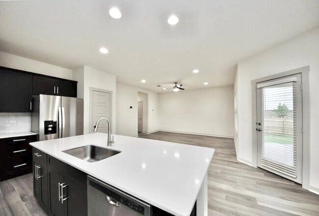 Building Photo - 1056 Winnsboro Lp