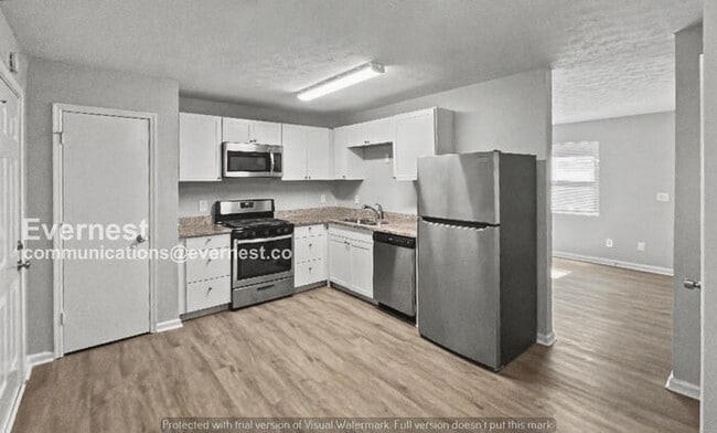 Building Photo - 3 Bed/2 Bath Home with Off-Street Parking / Pet-Friendly / Available Now!