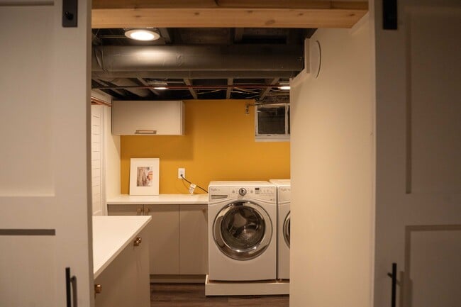 Building Photo - 1900 Mitchell Terrace