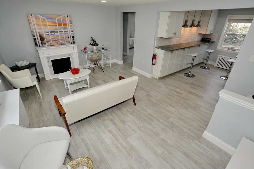 Building Photo - 100 Huguenot Ave