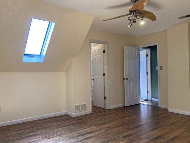 Building Photo - **Backyard offers Country Setting in City Limits**