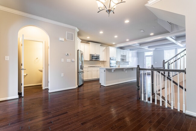 Building Photo - 6913 Country Club Terrace