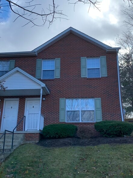 Primary Photo - 415 Laurence Ln