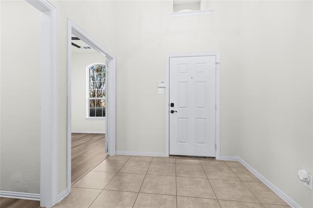 Building Photo - 2698 Lake Ridge Dr