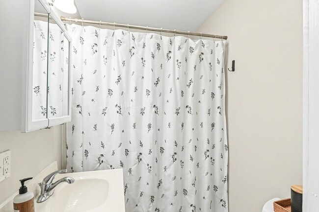 Building Photo - 1 Bedroom, 1 Bath in New Cumberland