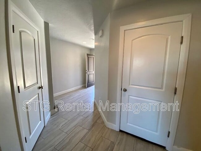 Building Photo - 3132 S Relic Ridge Dr