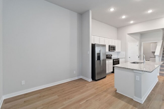 Building Photo - Want luxury living in the Far West ...Look no further...Amanda Park is it!