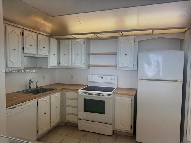 Building Photo - 2851 NE 183rd St