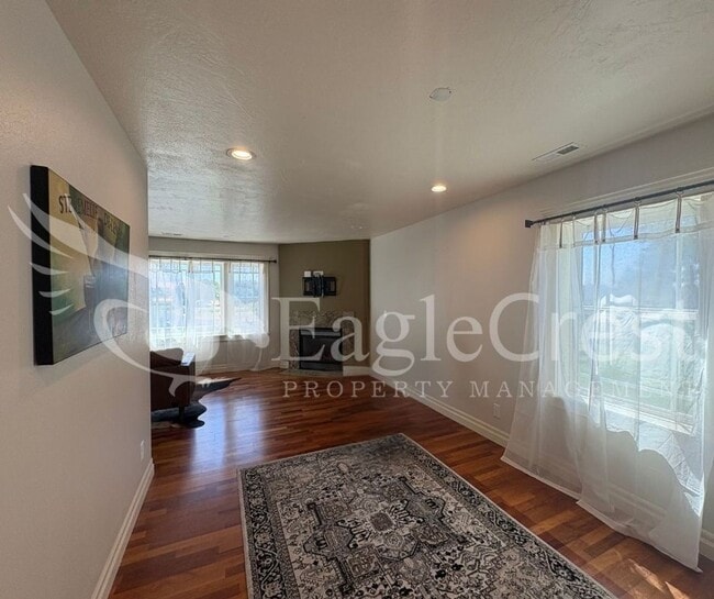 Building Photo - Beautiful Five Bedroom Home with Acreage