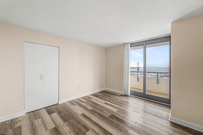 Building Photo - 526 Pacific Ave