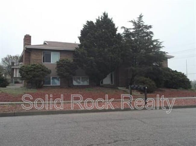 Building Photo - 335 Ruskin Dr