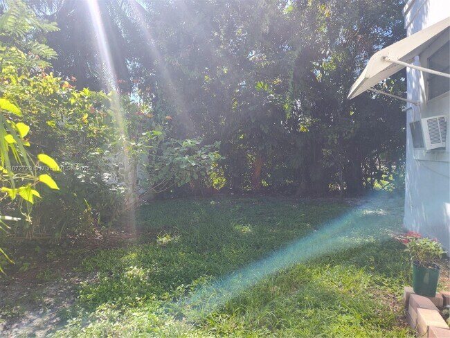 Building Photo - 11342 Peachtree Dr