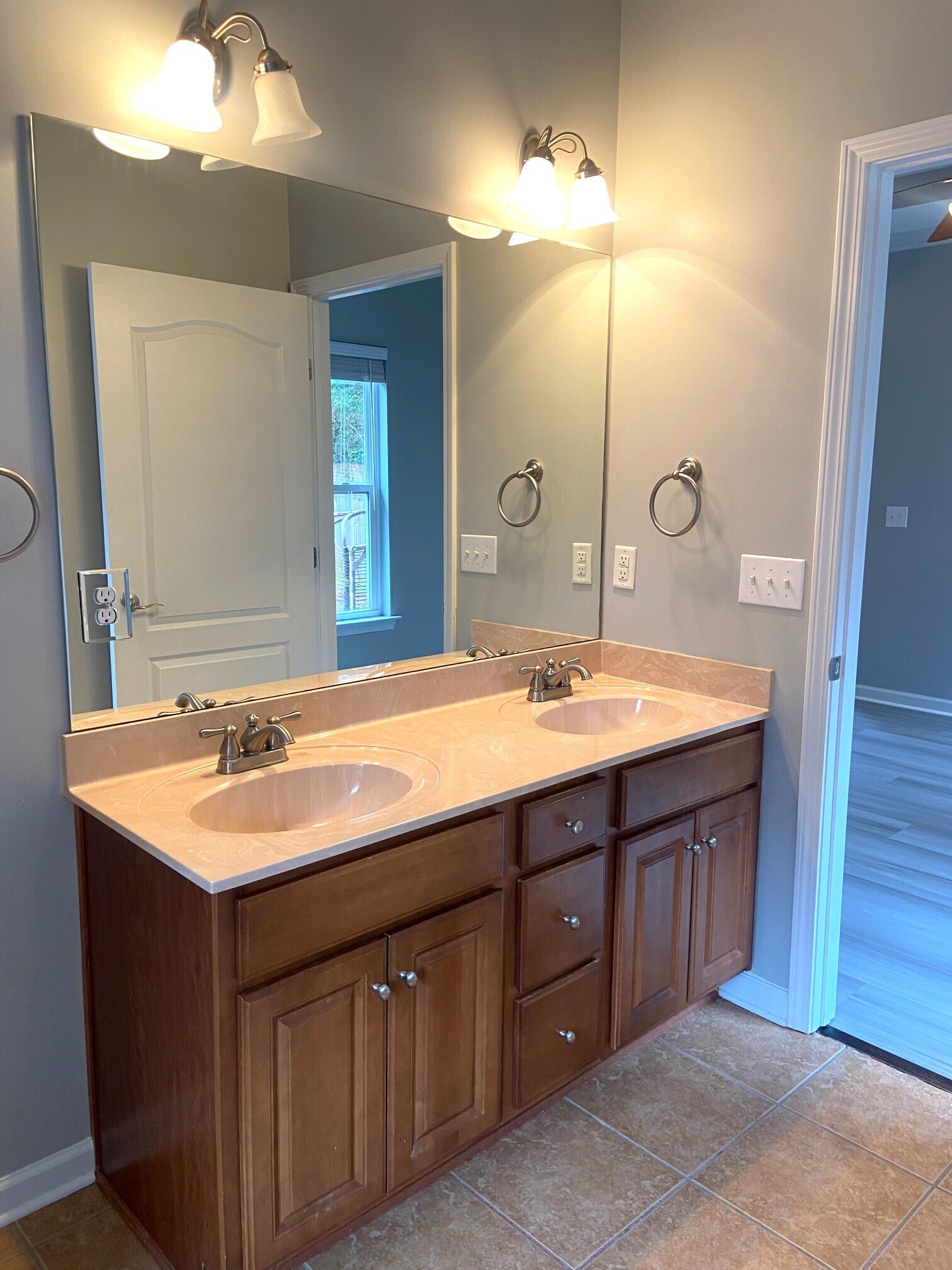 Building Photo - 256 Oxmoor Pl